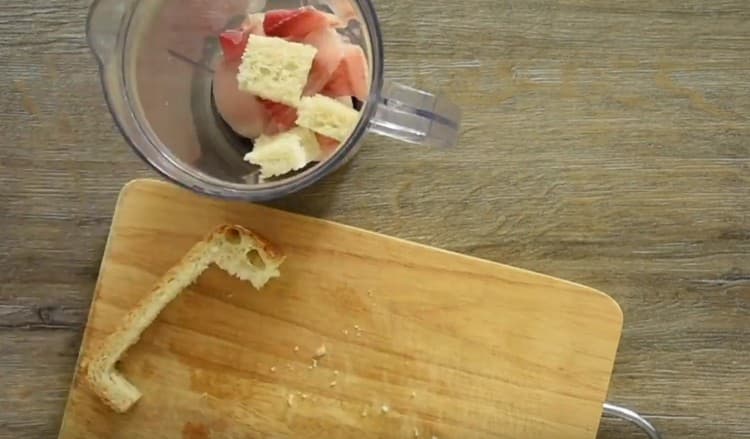 Add the bread crumb to the fish in the blender.