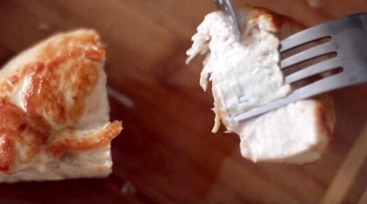 Cut the finished fillet into pieces.