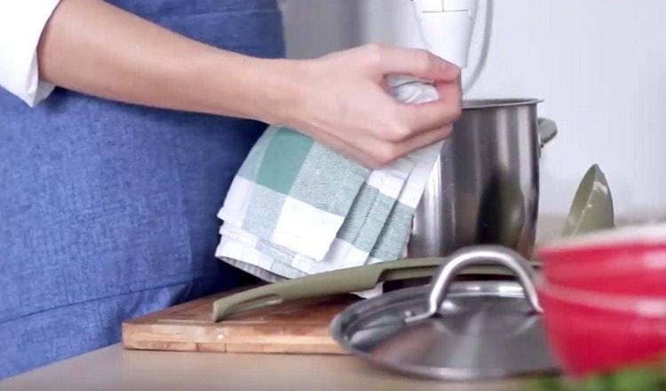 It remains only to kill the soup with a blender.