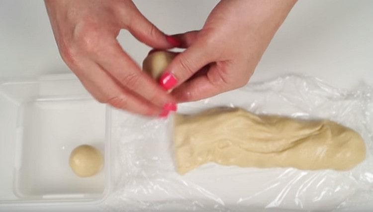 From the dough made in the refrigerator, we make portion preparations.