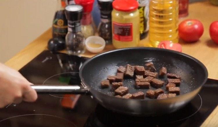 Fry the bread, preparing croutons.