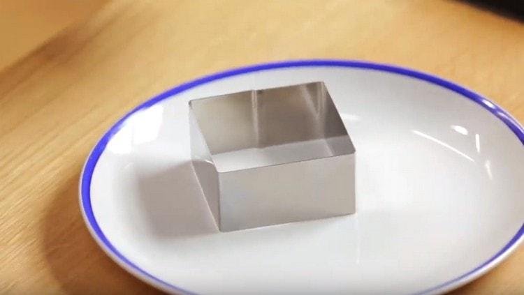 For a beautiful presentation we use the culinary ring.