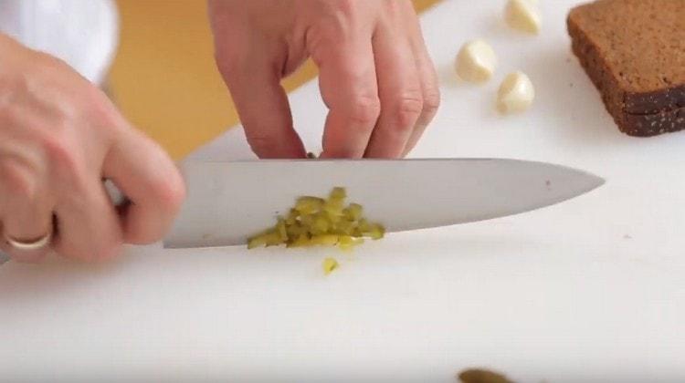 Finely chop the pickle.