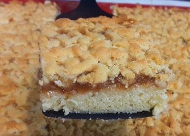The famous grated pie with jam: we cook according to the recipe with a photo.