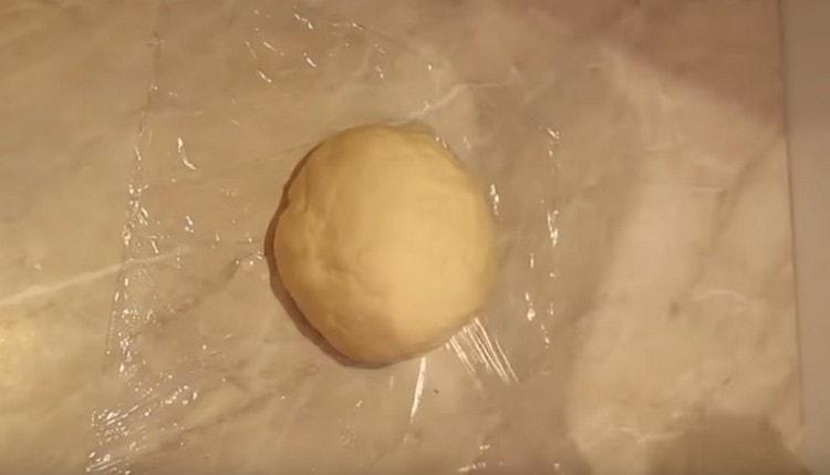 Before work, the finished dough should lie down for half an hour.