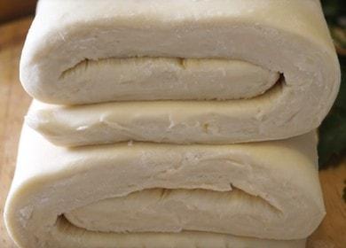We prepare the perfect puff pastry for a meat pie according to the recipe with step by step photos.