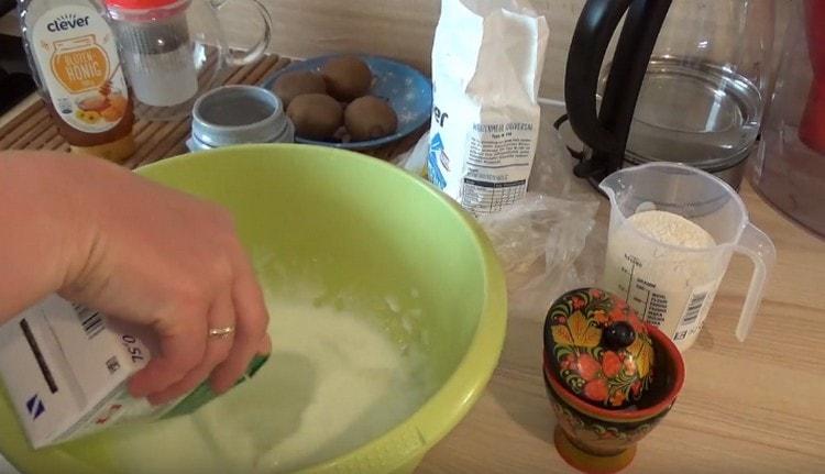 Pour kefir into a bowl.