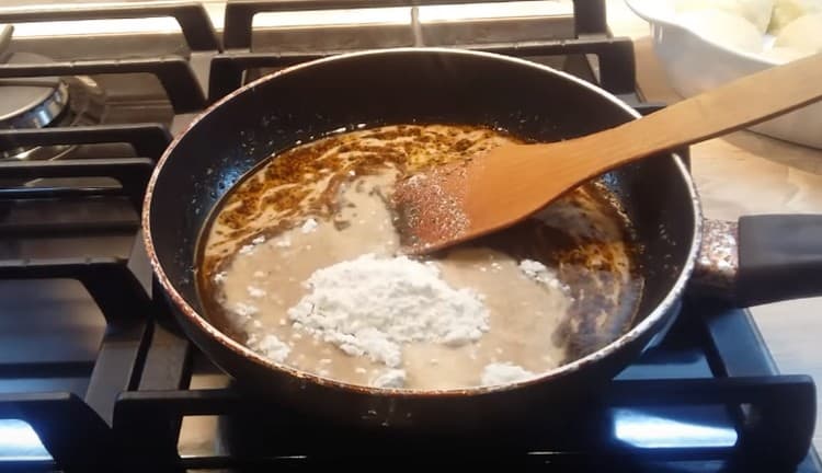 After mixing sour cream with spices, add a spoonful of flour.