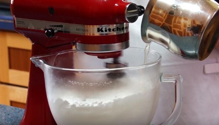 Gelatin is introduced into the protein mass.