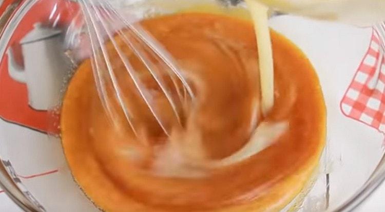 Introduce the egg mass to honey with butter.