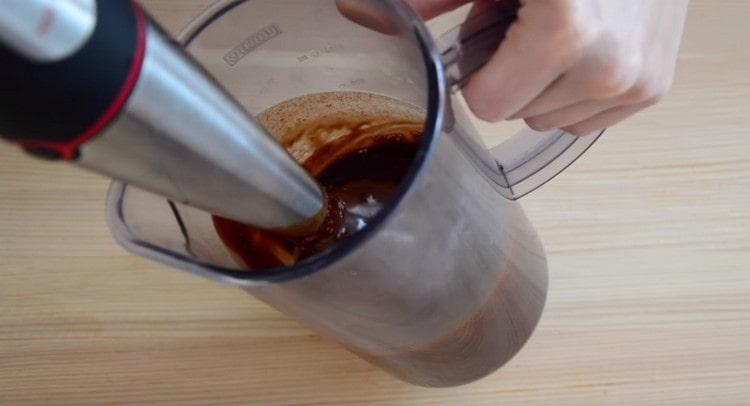 The resulting glaze must also be interrupted with a hand blender.