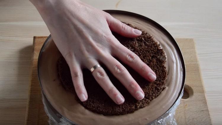 Gently immerse our biscuit in chocolate mousse.