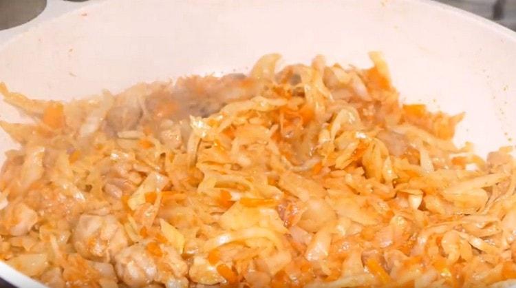 You need to stew cabbage without a lid, otherwise it will simply boil.