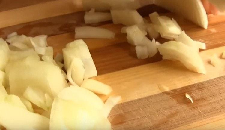 Finely chop the onion.