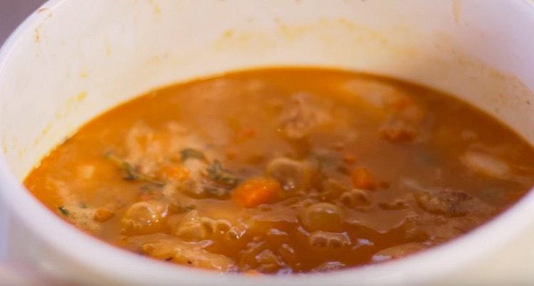 The rabbit will be stewed for another 20 minutes.