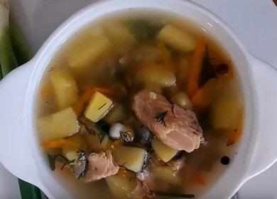 Appetizing ear from the head and tail of pink salmon: a recipe with step-by-step photos and videos.