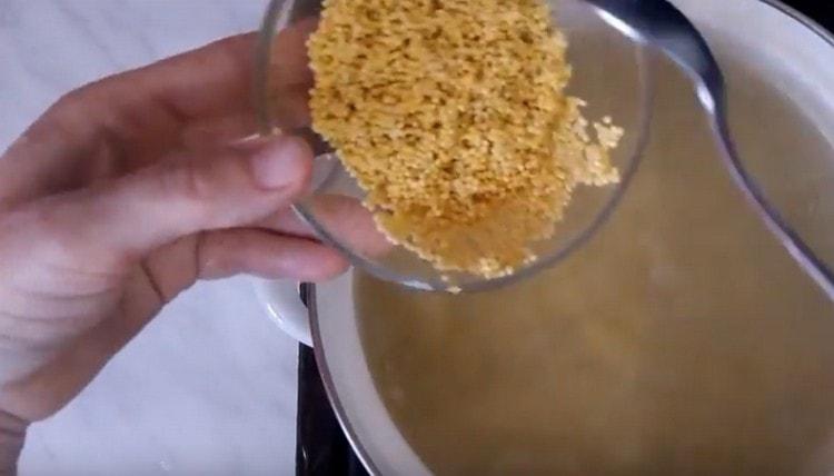 Add millet to the soup.