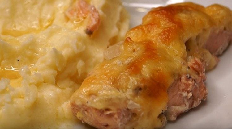 Such fish can be served, for example, with mashed potatoes.