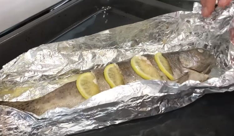 After half an hour of baking, unfold the foil.