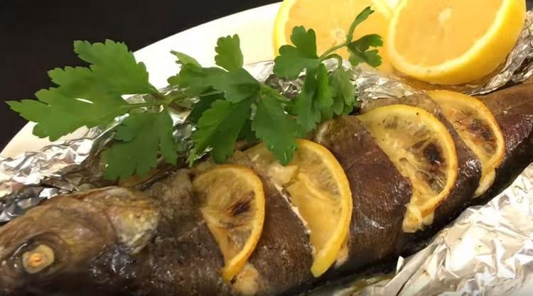 Trout in the oven in the foil according to this recipe is just incredibly tasty.
