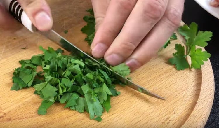 Grind the parsley.