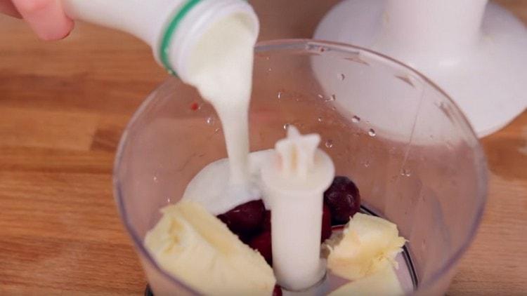 Add banana slices, kefir and owl honey to the cherries.
