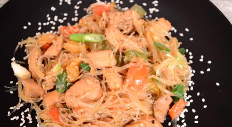 As you can see, in fact, funchose with chicken and vegetables is not difficult to prepare.