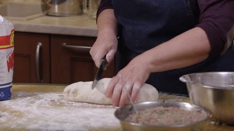 We crush the dough and cut a small piece from it.