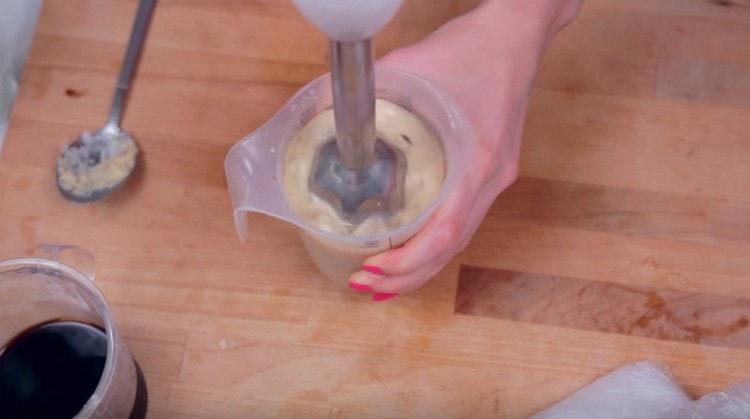 We interrupt the prepared ingredients with a blender.