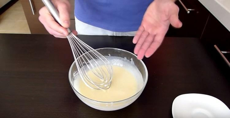 Mix the filling for the pie until smooth.