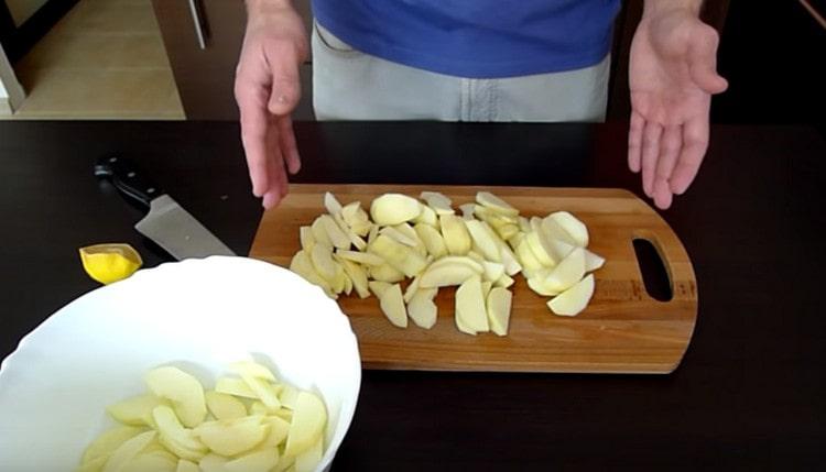 cut the apples into thin slices.
