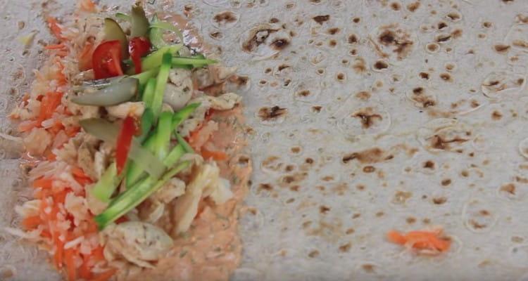 On the meat we put slices of cucumbers and tomatoes.