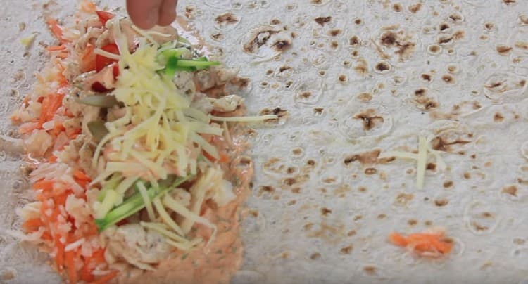 Add a little more sauce, sprinkle with cheese.