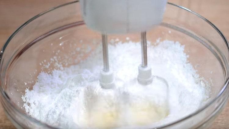 Add the icing sugar and mascarpone cheese to the butter.