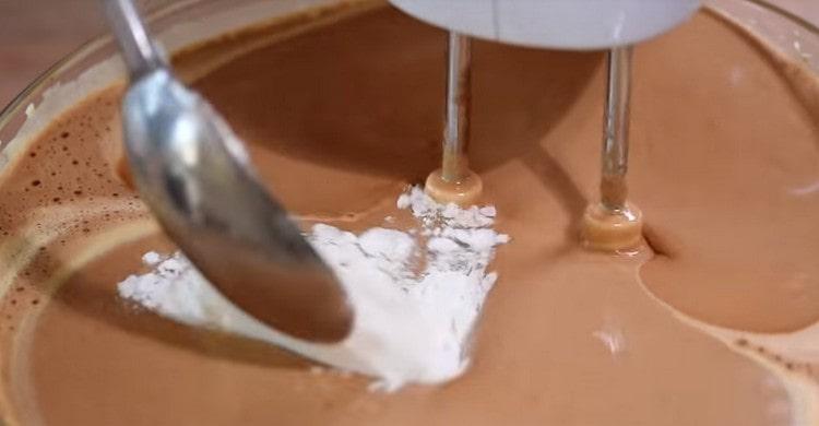 Mix everything with a mixer and introduce the flour.