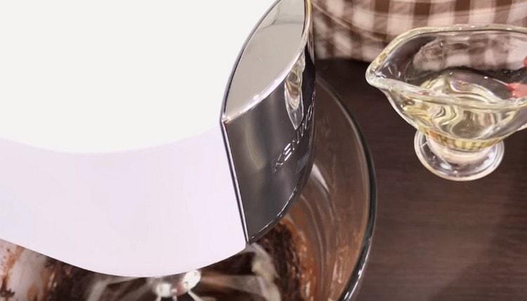 In the process of whipping, add vegetable oil to the cream.