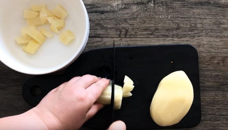 Peel and cut the potatoes.