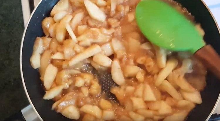 Caramelize fruits in a pan.