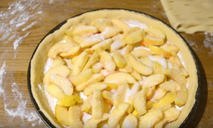 Add sugar and cinnamon to the apples to taste.