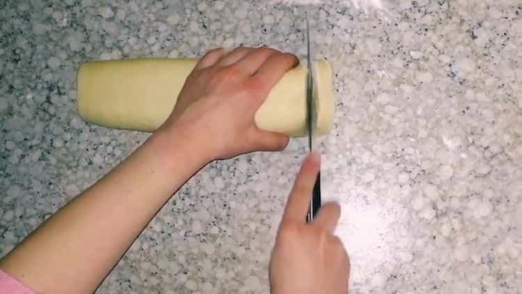 To make Berlin biscuits, cut the dough