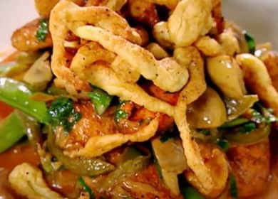 Beef stroganoff from chicken according to a step by step recipe with photo