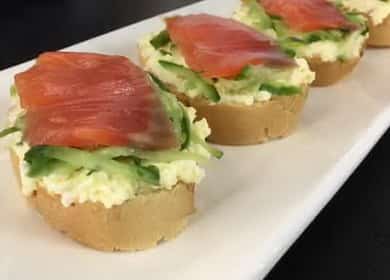 Delicious red fish sandwiches are the best snack