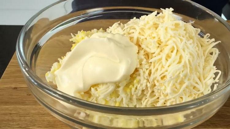 To make sandwiches with red fish, mix the ingredients