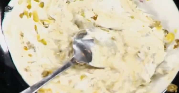 To prepare the fried fish sauce, mix all the ingredients for the preparation