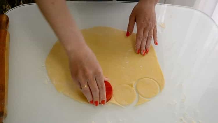 To make biscuit cookies, prepare a mold