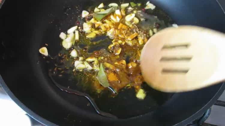 prepare spices for fried fish