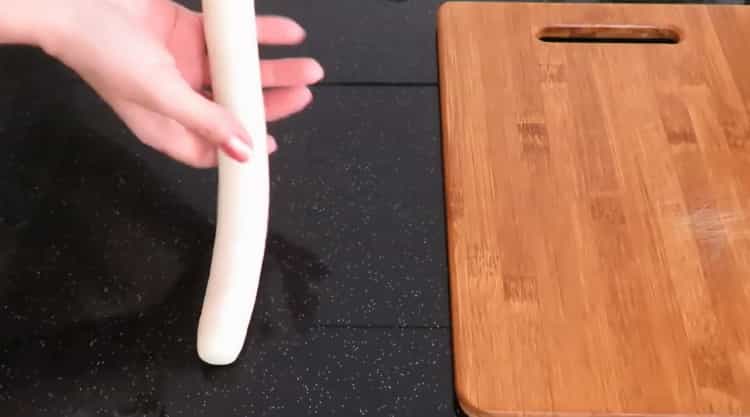 To make Chinese dumplings, roll a plait