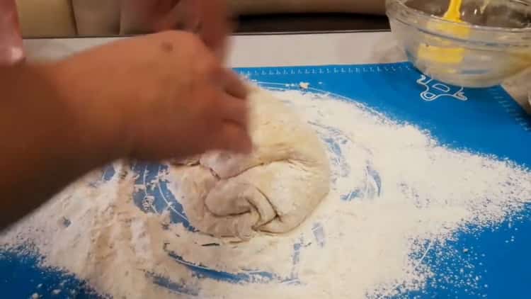 To make a yeast pie with meat, prepare the dough