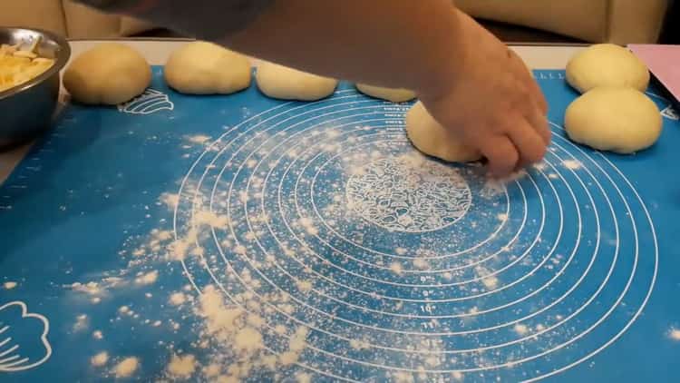 To make a yeast pie with meat, prepare all the ingredients