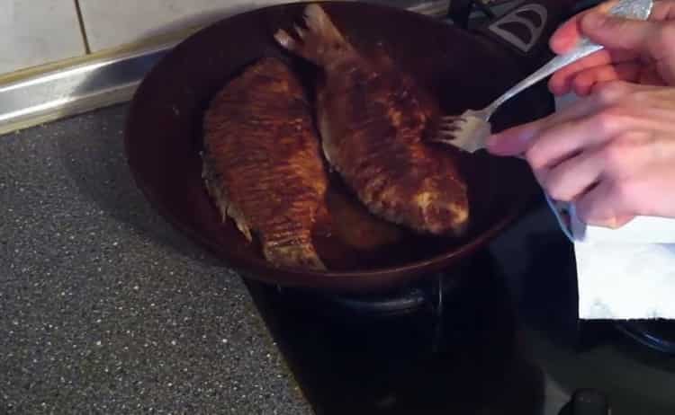To prepare fried fish, prepare the ingredients